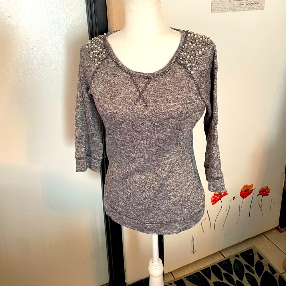 Pewter 3/4 sleeve pearl beaded shoulder with gold thread